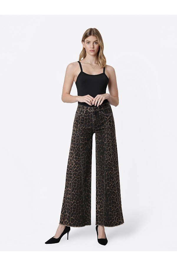 HIGH RISE RAW HEM LEOPARD PRINT EXT...