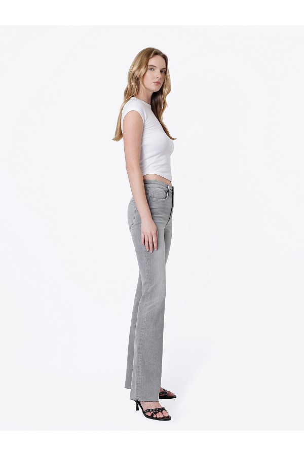 HIGH RISE CLEAN CUT RAW HEM GREY BO...