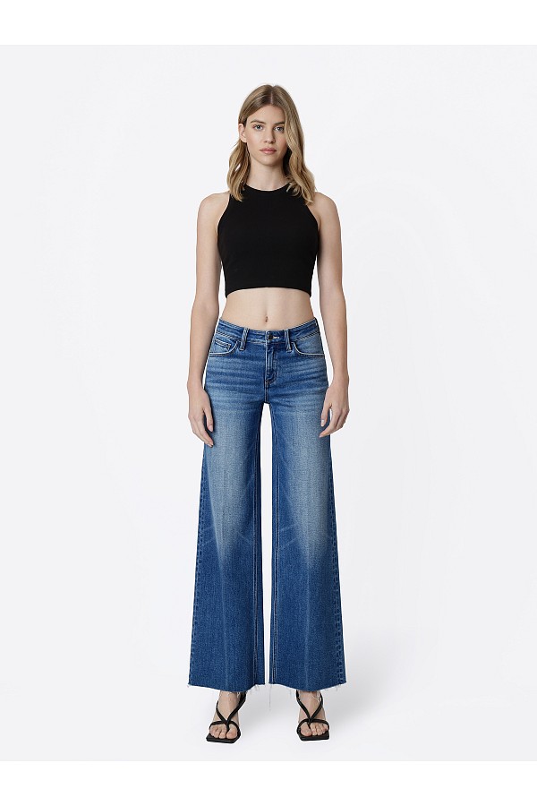 MID RISE CLEAN CUT RAW HEM MEDIUM D...